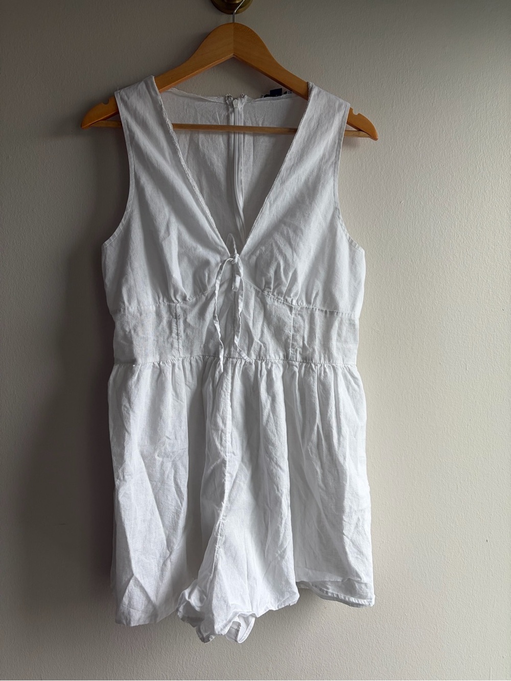 American Eagle Outfitters White Sleeveless V-Neck Romper